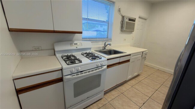 Building Photo - 808 84th St