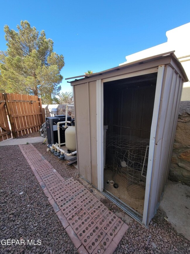 Building Photo - 6920 Imperial Ridge Dr