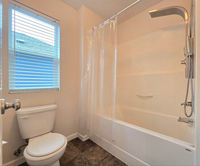 Building Photo - 3 Bedroom Home in Everett Available Now!