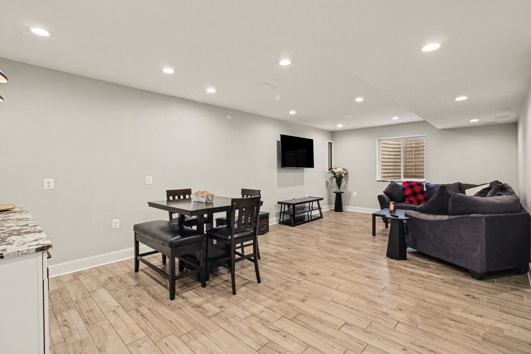 Building Photo - 3906 Hillside Dr