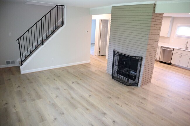 Building Photo - Lovely Single Family Home in Rockville