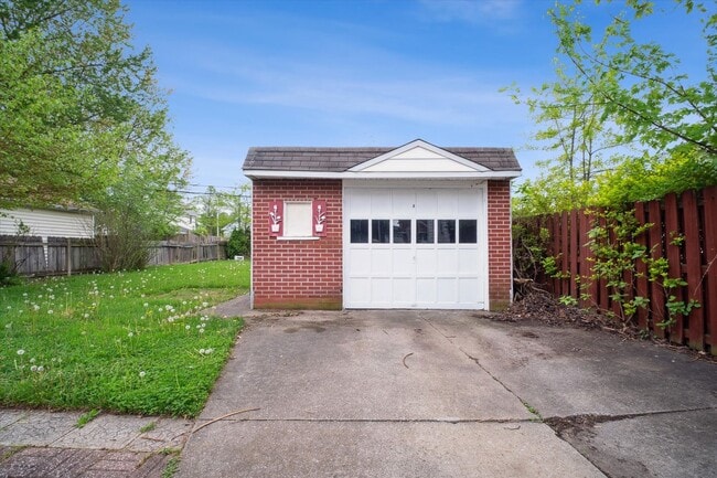 Building Photo - 20700 Goller Ave