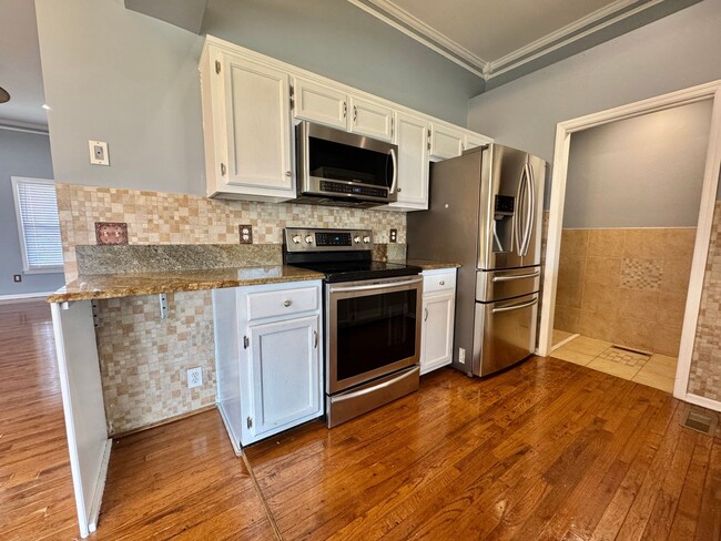 Building Photo - One-Level Living with Garage on a Cul-de-Sac in Nashville!