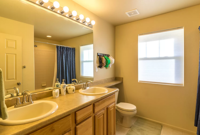 Master Bathroom - 2763 Bar Harbor Dr