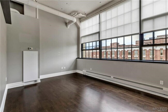 Primary Photo - 2917 Main St