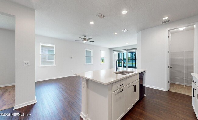 Building Photo - 2077 Amberly Dr