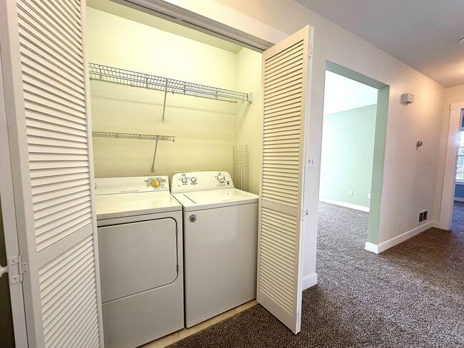 Building Photo - 460 Fox Ln