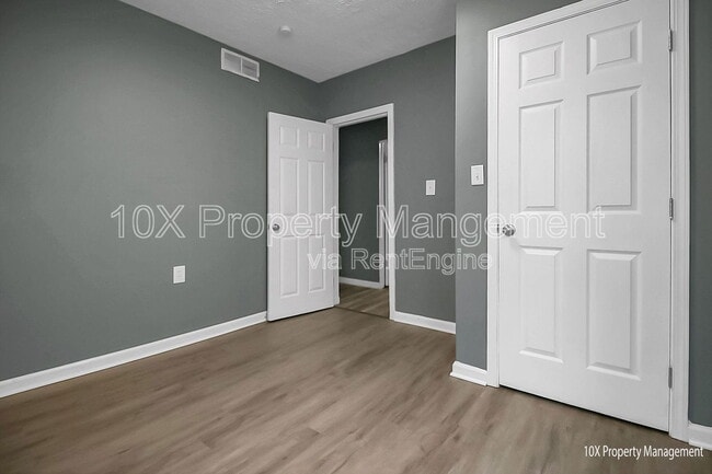 Building Photo - 2918 Azelda St