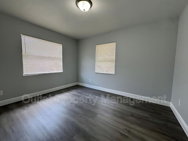 Building Photo - 442 S Hill Ave
