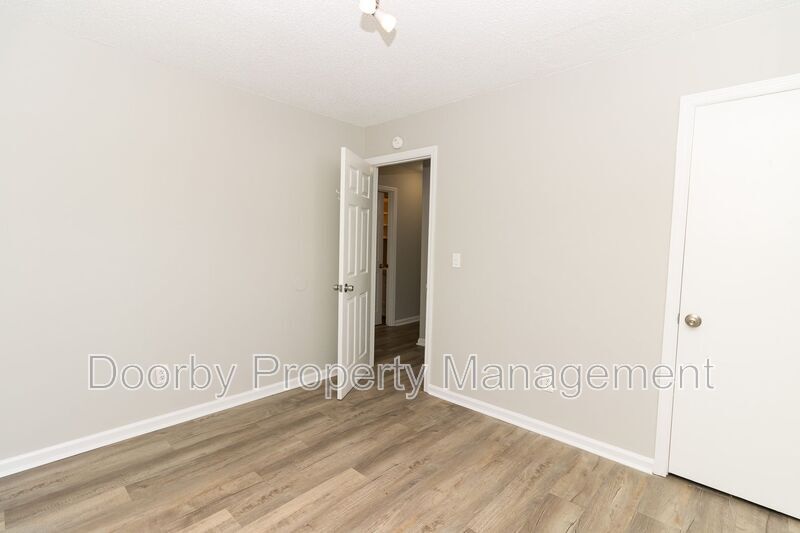 Building Photo - 4316 Greenbriar Rd