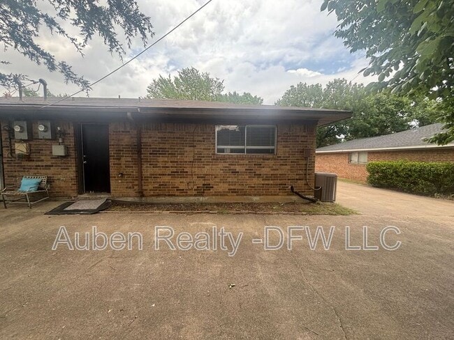 Building Photo - 1510 Blackwell Dr
