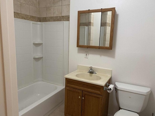 Building Photo - Cozy Unit in Westminster for Lease