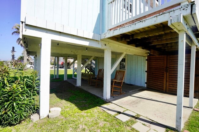 Building Photo - 4027 Surf Dr