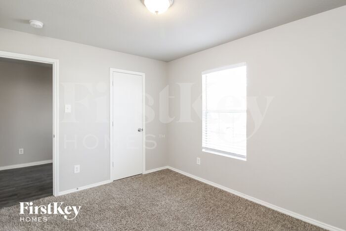 Building Photo - 525 Rosario Ln