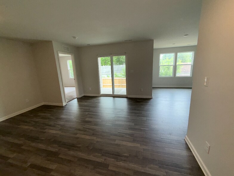 Building Photo - 213 Lowell Ave