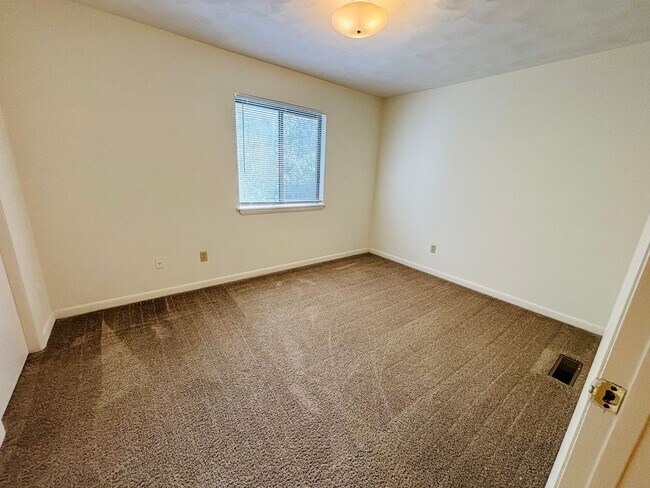 Building Photo - 507 Sunridge Dr