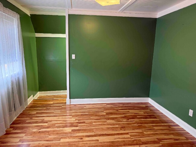 Building Photo - 123 Clearview Ave