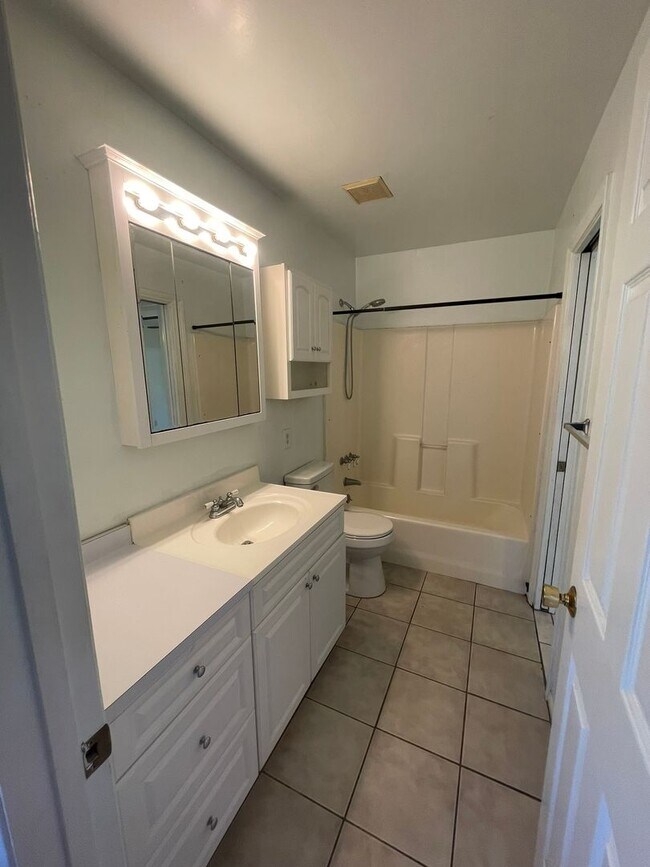 Building Photo - 939 Baldwin Rd