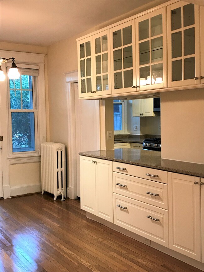 Building Photo - 1816 A St SE