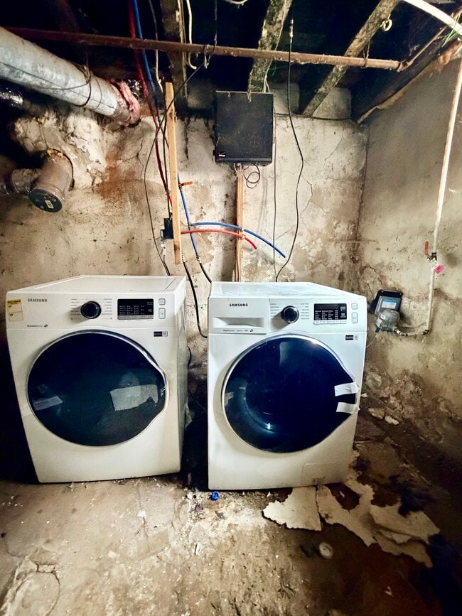 Building Photo - 2060 E Lippincott St