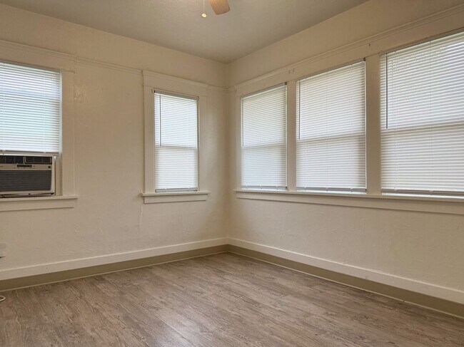 Building Photo - 860w22nd