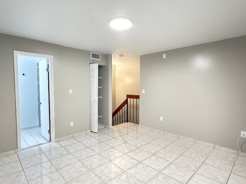 Building Photo - 8570 NW 3rd Ln