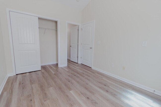 Building Photo - 605 Surfsong Way