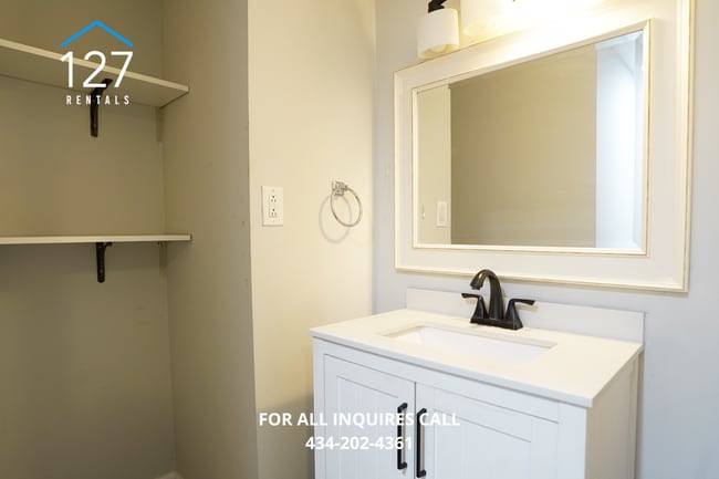 Building Photo - 3 Bedroom Unit with Electric and Water Utilities Included!!