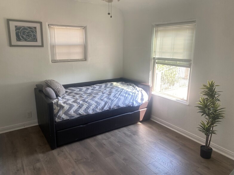 Building Photo - 3519 E 8th St