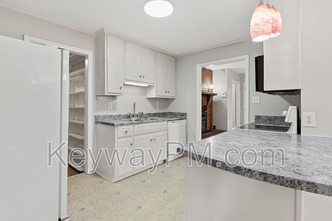 Building Photo - 133 Belair Rd