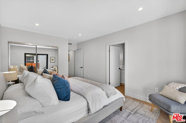 Building Photo - 2931 S Bronson Ave