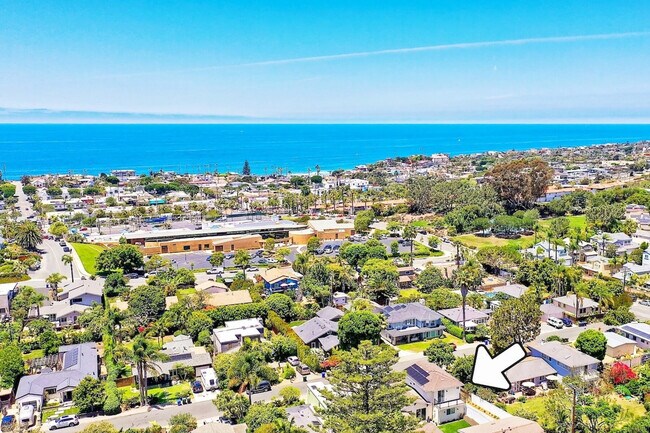 Building Photo - 541 San Dieguito Dr