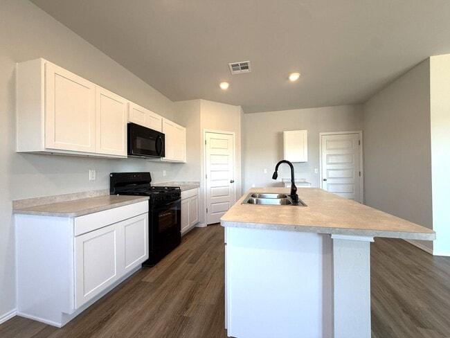 Building Photo - 9521 Stallion Dr