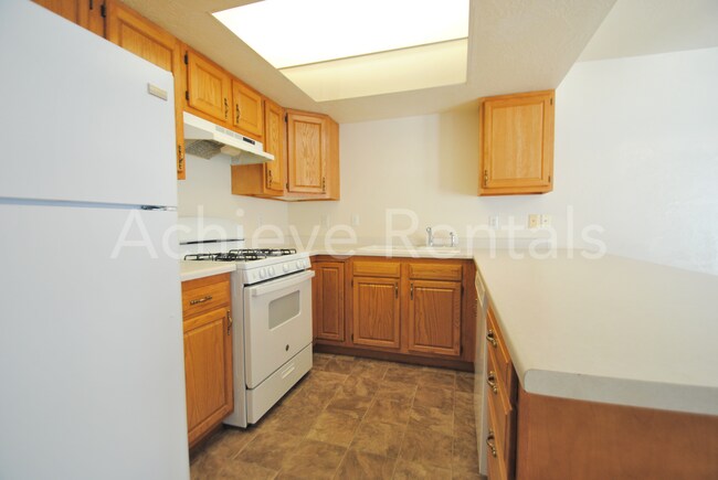 Building Photo - Yorkshire Village Townhome | Clubhouse & Basketball Court