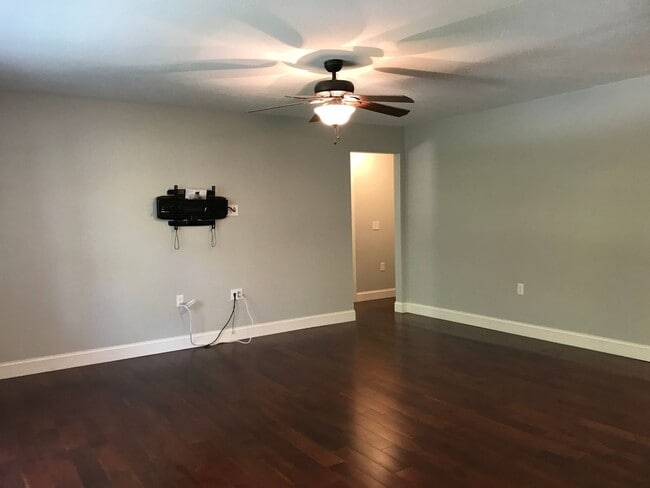 Building Photo - Somerset Condominiums, Freeport:2BR/1BA av...