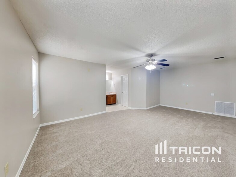 Building Photo - 3251 Deerfield Pointe Dr