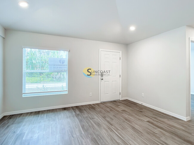Building Photo - 6357 Spinnaker Blvd