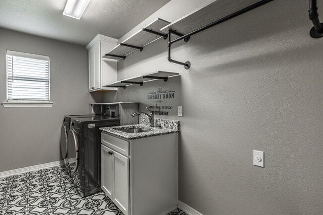 Building Photo - 222 Sand Flat Ln