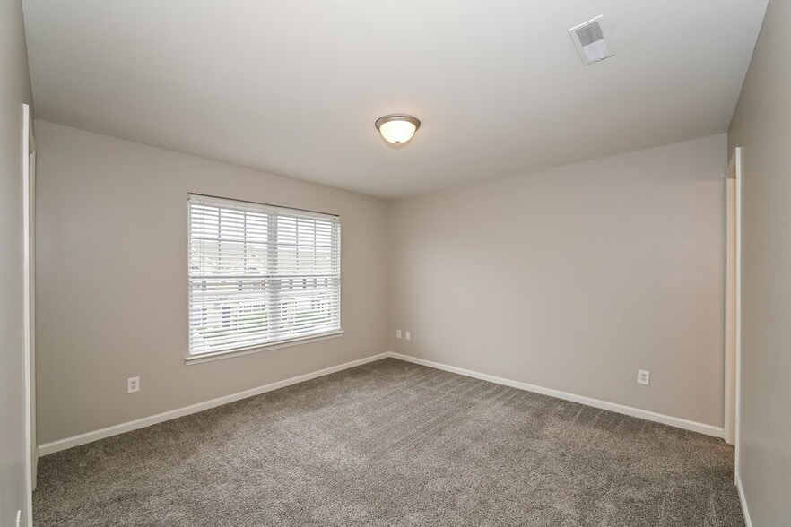 Building Photo - 8043 Logan Dr