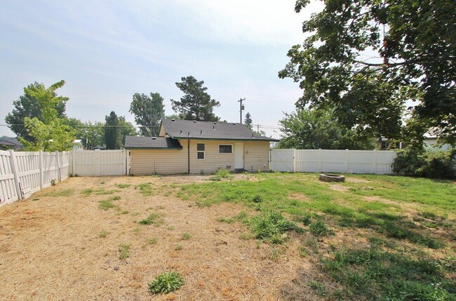 Building Photo - 1119 Lincoln Ave