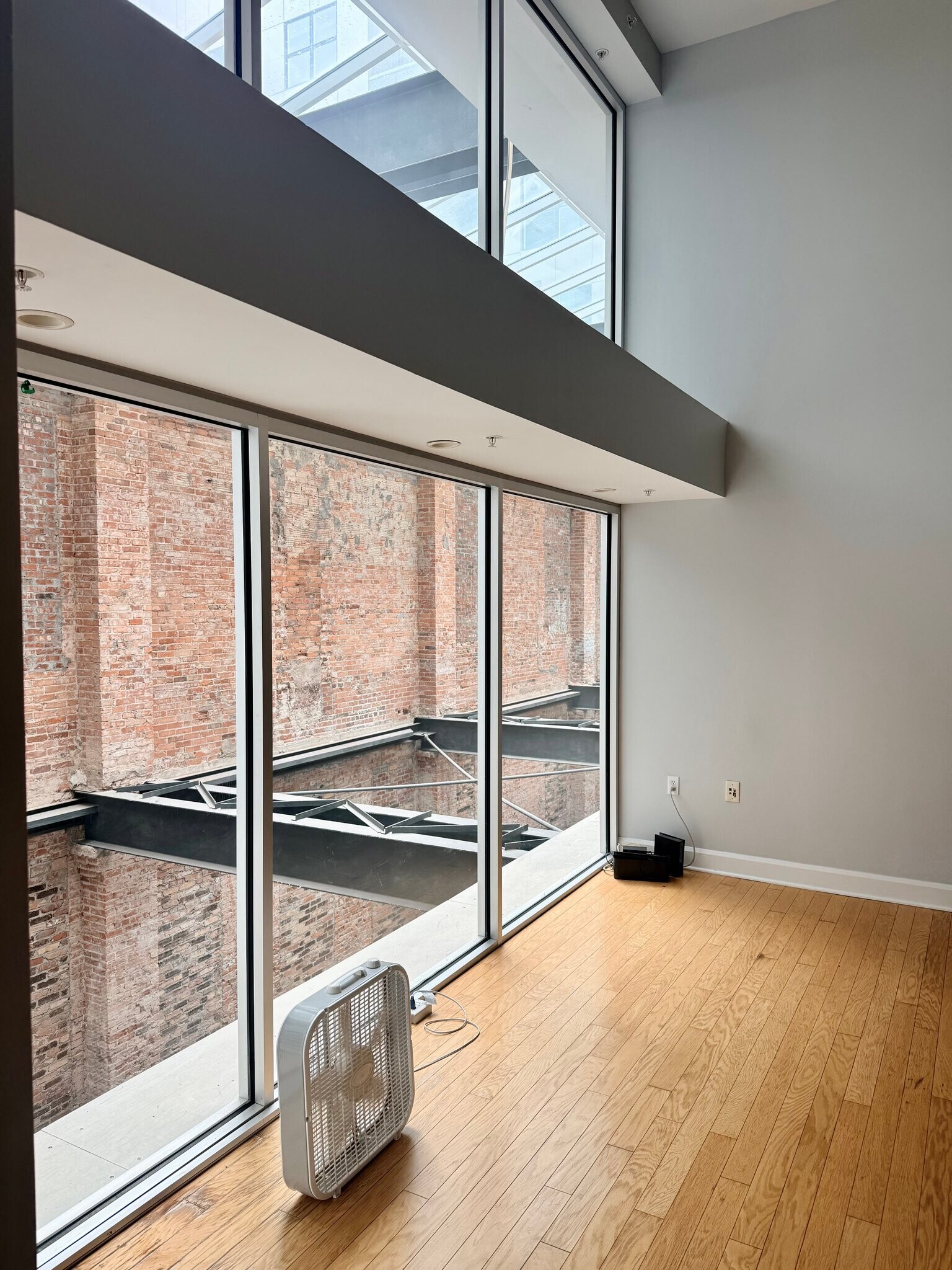 Building Photo - 106 N High St