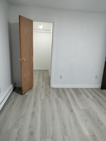 Building Photo - 17 Martha Ave