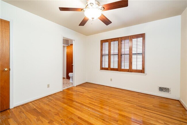 Building Photo - 216 Thomas Cir