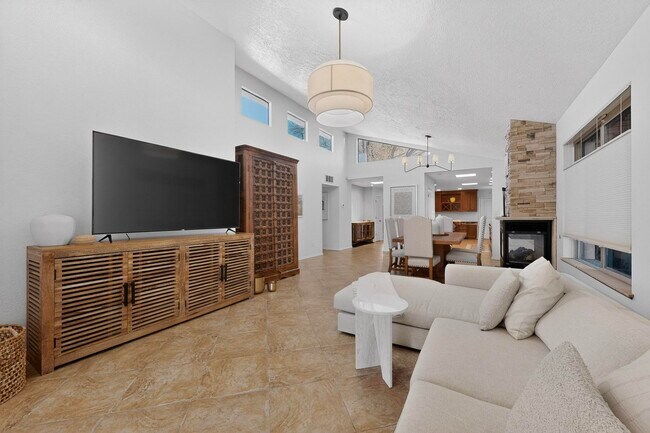 Building Photo - 9735 Village Green Dr NE