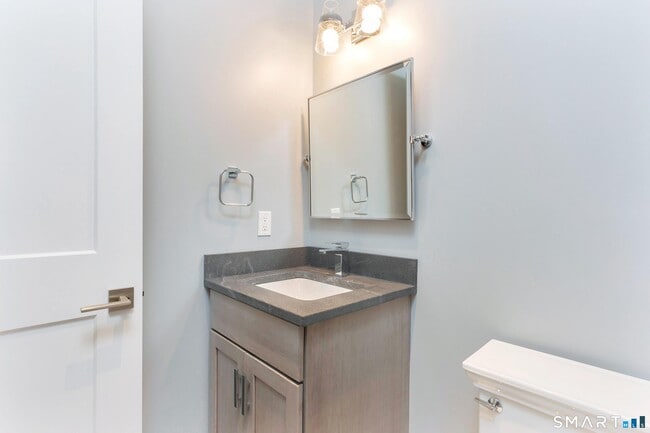 Building Photo - 1958 Post Rd