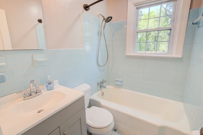 Building Photo - Renovated Home on Quiet Cul-De-Sac