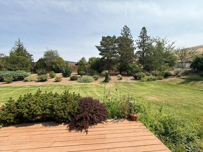 Building Photo - 1416 Scenic Dr