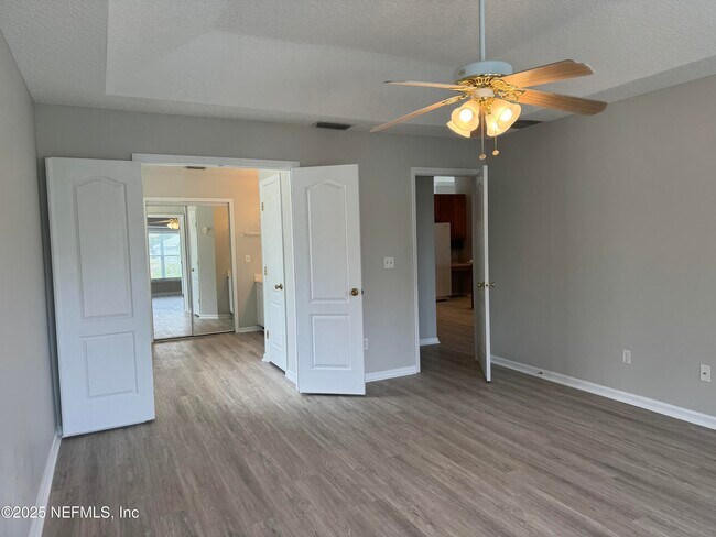 Building Photo - 5539 London Lake Dr W
