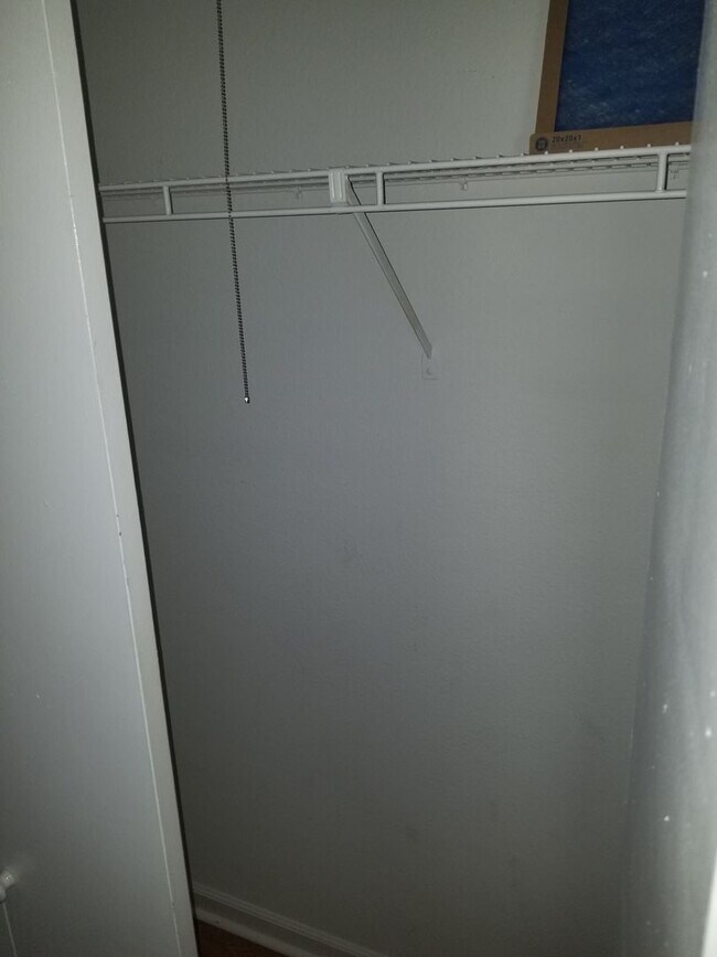 Building Photo - B3986