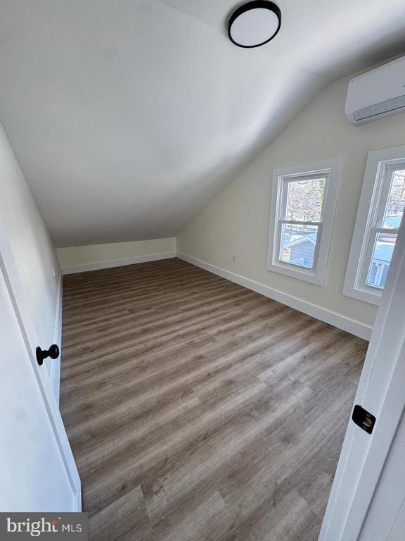 Building Photo - 11 Gentian St